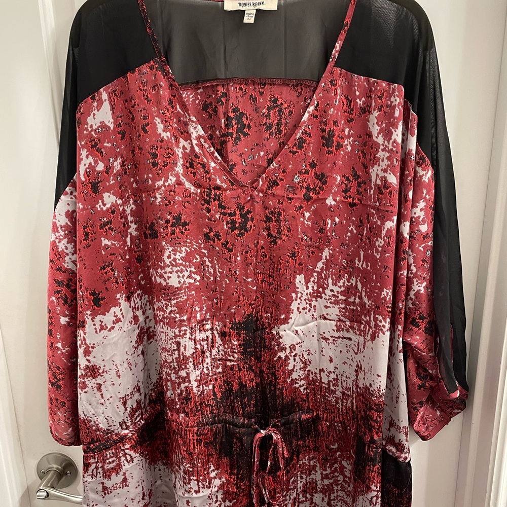 Daniel Rainn Plus Size 2X Black/Red/White Drawstring Top
